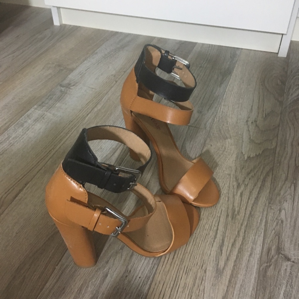 JustFab Sandals - Picture 2 of 4